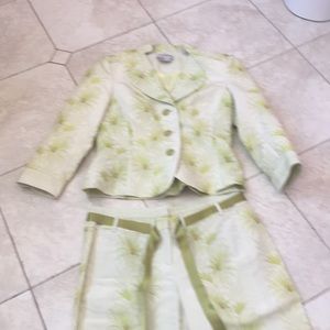 Beautiful Kay Unger pant suit.